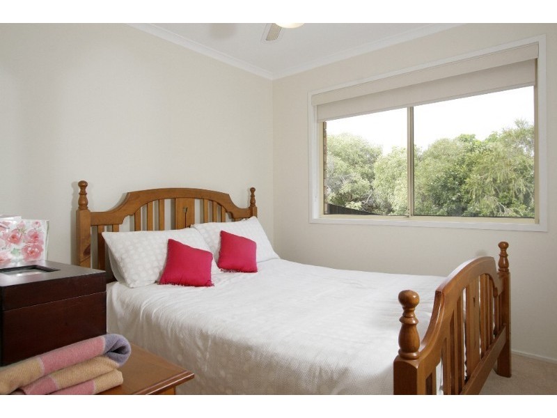 18 White Cap Close, Pacific Pines QLD 4211