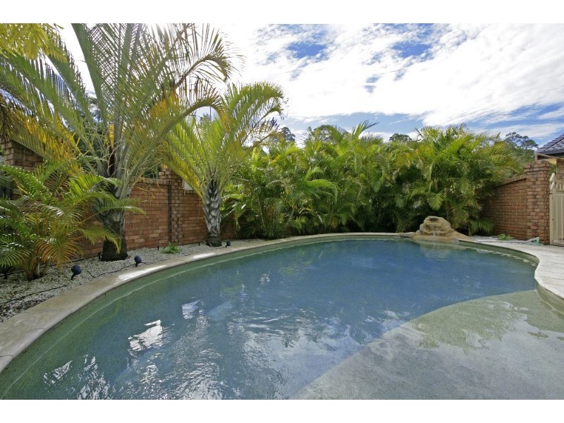 18 White Cap Close, Pacific Pines QLD 4211