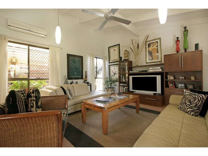 8 Grevillia  Avenue, Southport QLD 4215