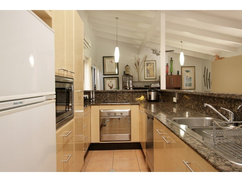 8 Grevillia  Avenue, Southport QLD 4215