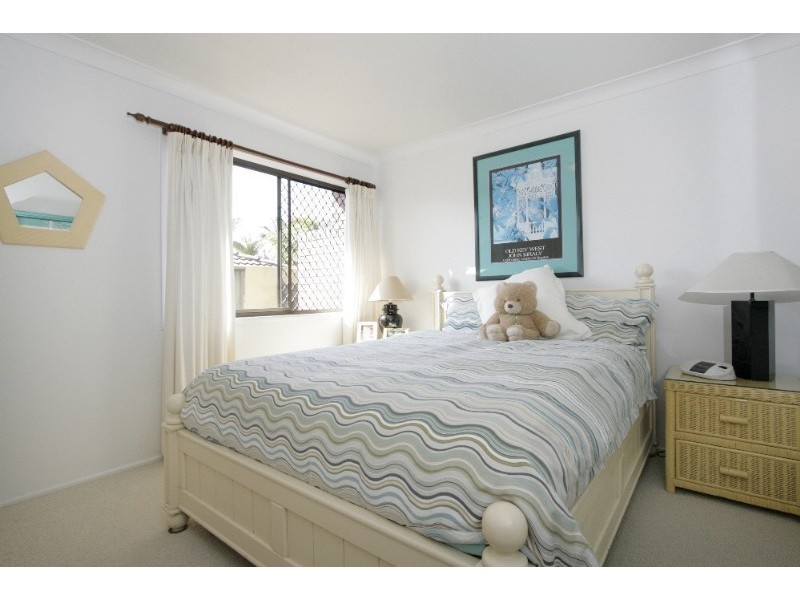 8 Grevillia  Avenue, Southport QLD 4215