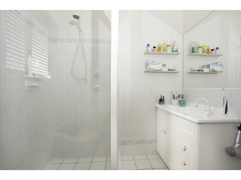 8 Grevillia  Avenue, Southport QLD 4215