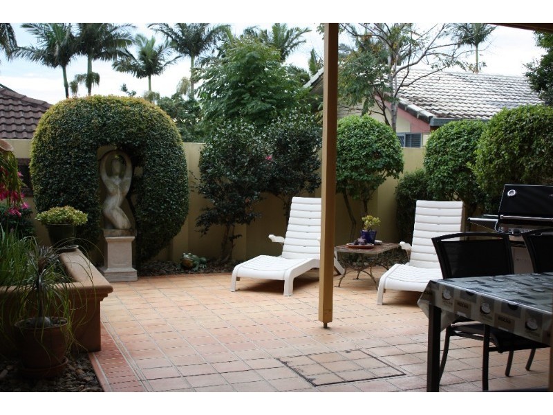 8 Grevillia  Avenue, Southport QLD 4215