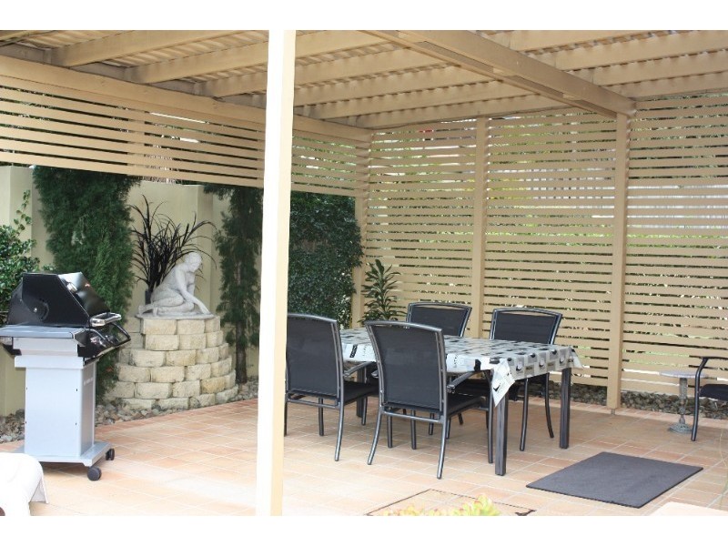 8 Grevillia  Avenue, Southport QLD 4215