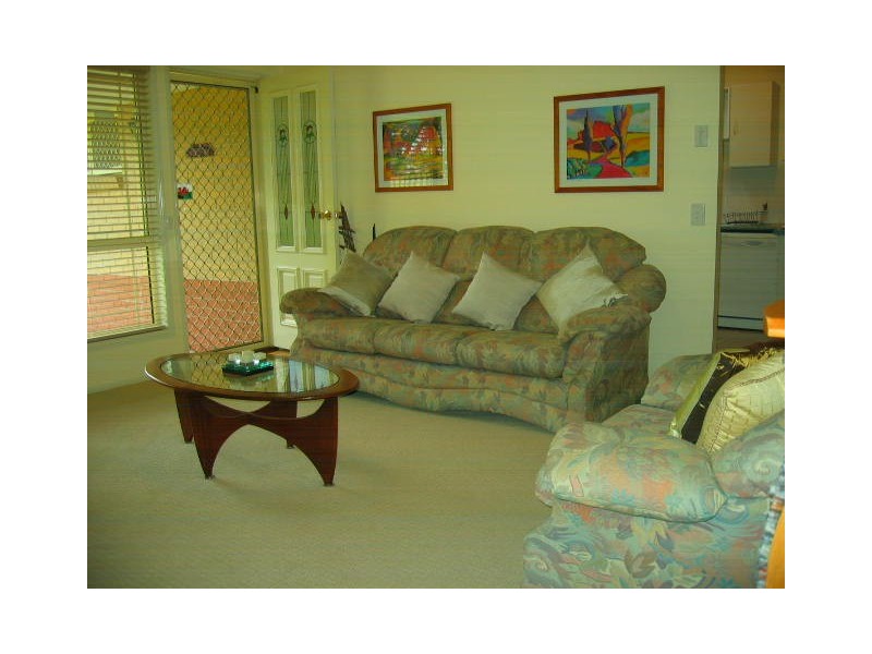 1/10 Dauphin Crescent, Merrimac QLD 4226