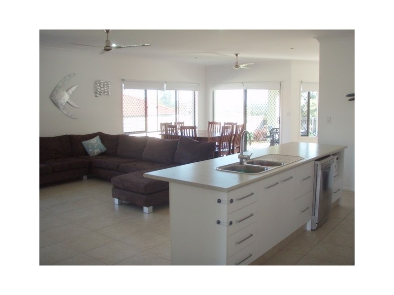 41 Zane Street, Molendinar QLD 4214