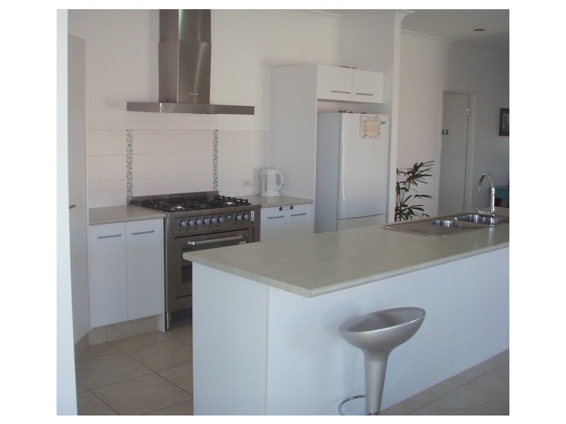 41 Zane Street, Molendinar QLD 4214