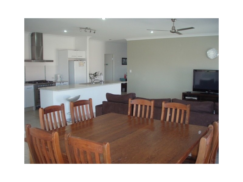 41 Zane Street, Molendinar QLD 4214