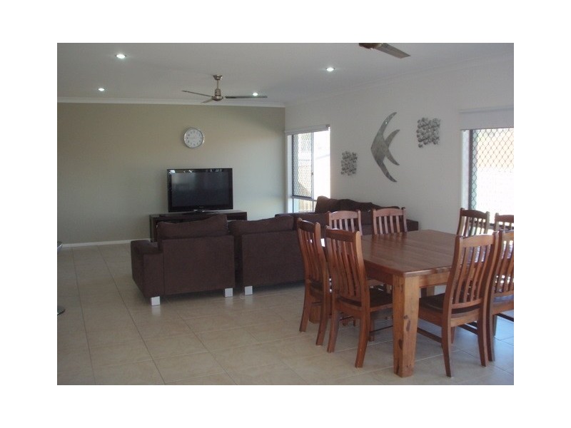 41 Zane Street, Molendinar QLD 4214