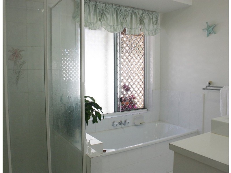 10 Open Drive, Arundel QLD 4214