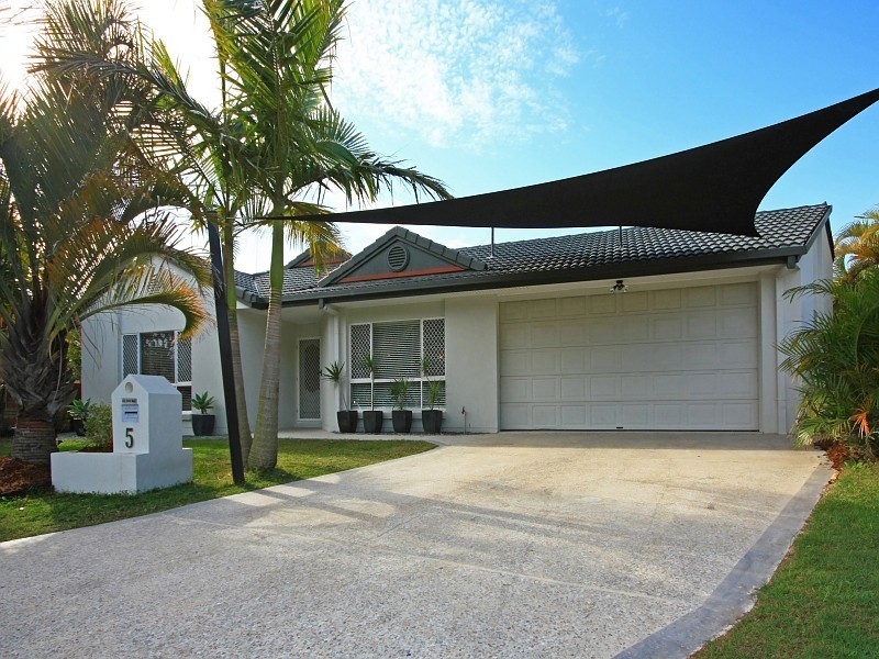 5 Ivor Court, Benowa QLD 4217