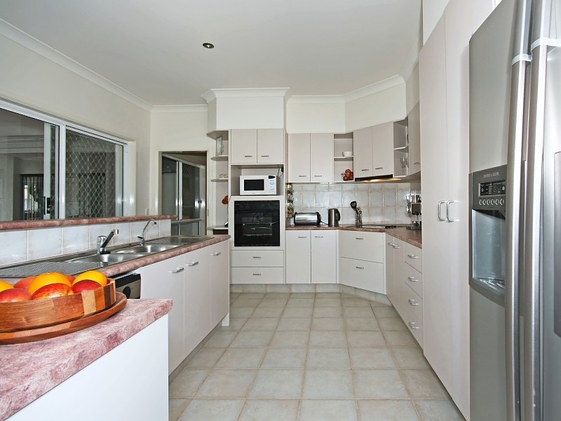 5 Ivor Court, Benowa QLD 4217