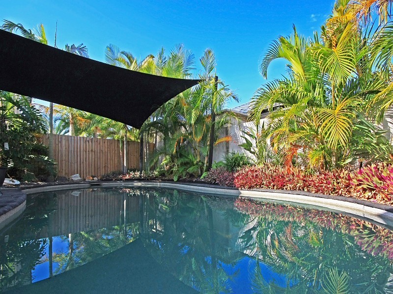 5 Ivor Court, Benowa QLD 4217