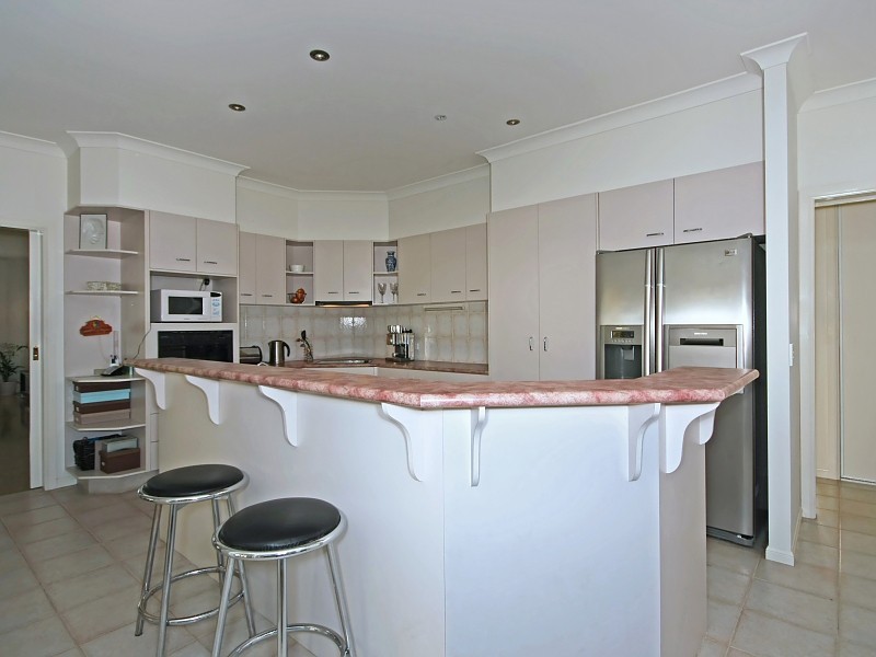 5 Ivor Court, Benowa QLD 4217