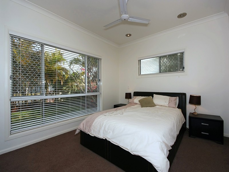 5 Ivor Court, Benowa QLD 4217