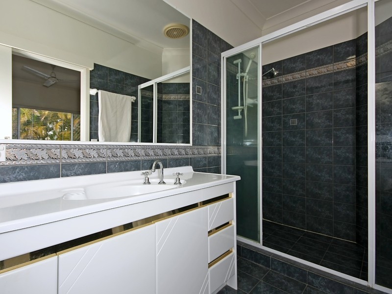 5 Ivor Court, Benowa QLD 4217