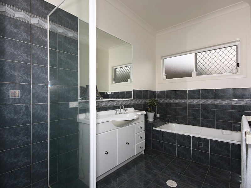 5 Ivor Court, Benowa QLD 4217