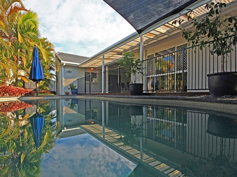 5 Ivor Court, Benowa QLD 4217