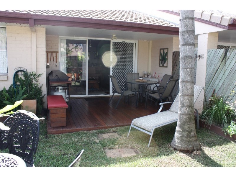 27/128 Benowa Road, Southport QLD 4215