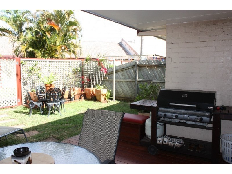 27/128 Benowa Road, Southport QLD 4215