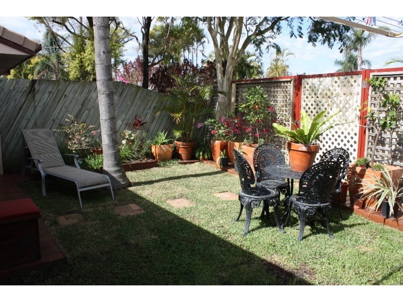 27/128 Benowa Road, Southport QLD 4215