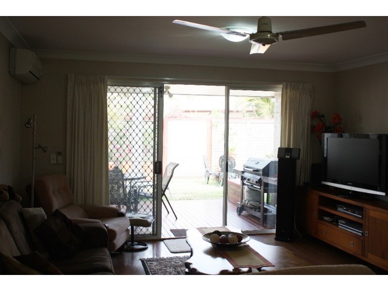 27/128 Benowa Road, Southport QLD 4215