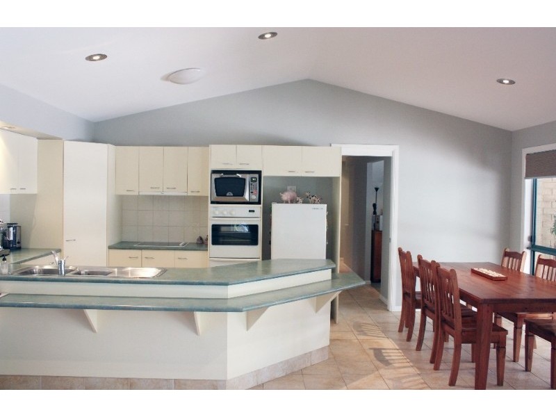 21 Lakeshore Drive, Monterey Keys QLD 4212