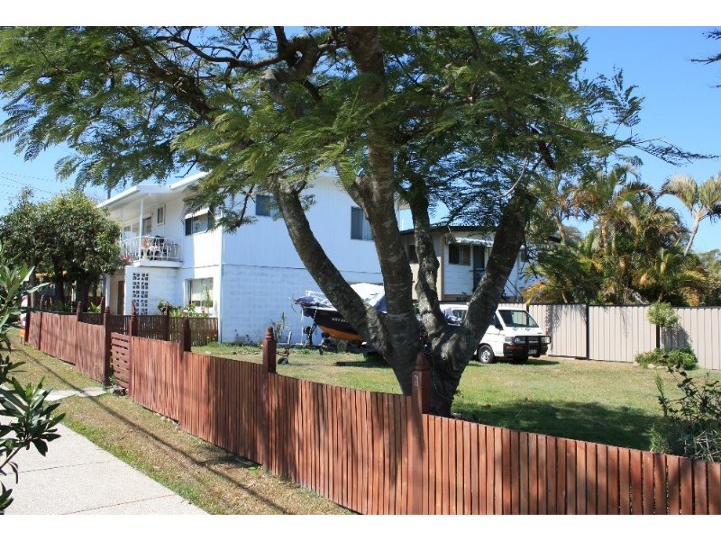 2 Beitz Avenue, Labrador QLD 4215