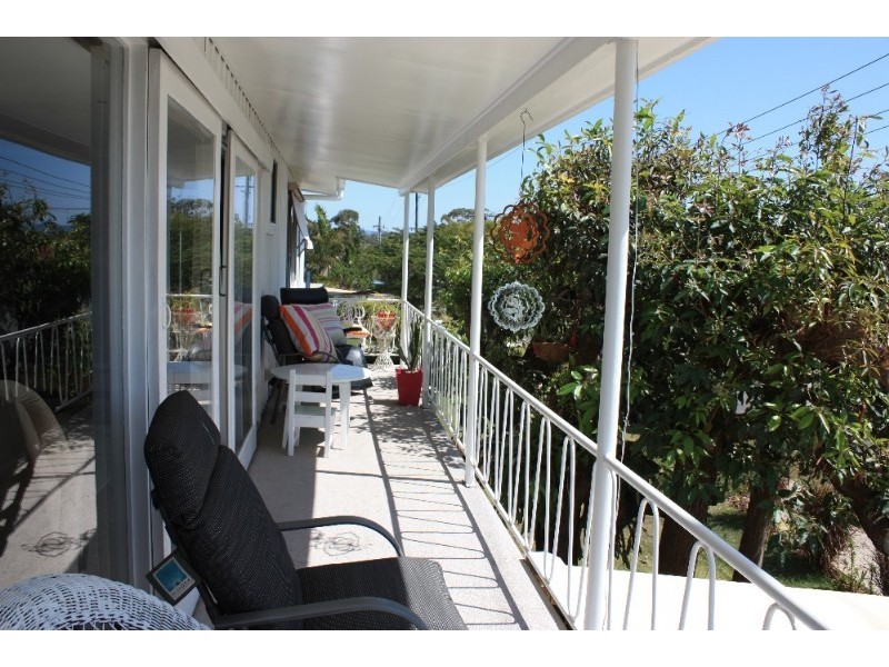 2 Beitz Avenue, Labrador QLD 4215