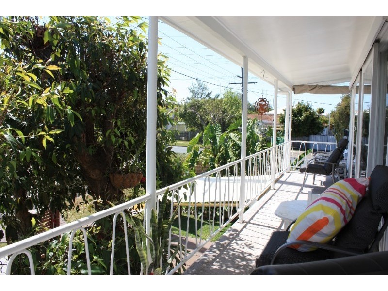 2 Beitz Avenue, Labrador QLD 4215