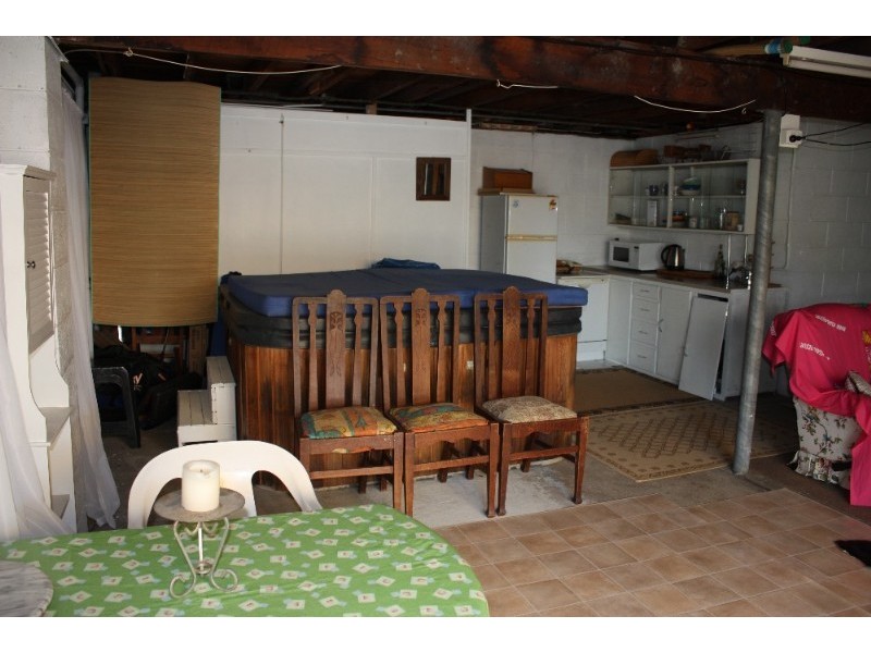 2 Beitz Avenue, Labrador QLD 4215