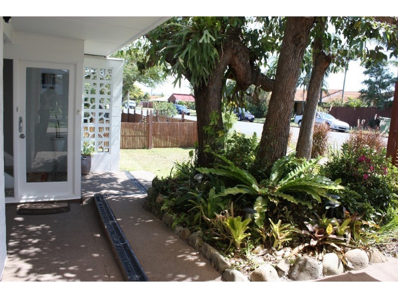 2 Beitz Avenue, Labrador QLD 4215