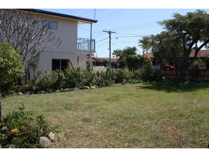 2 Beitz Avenue, Labrador QLD 4215