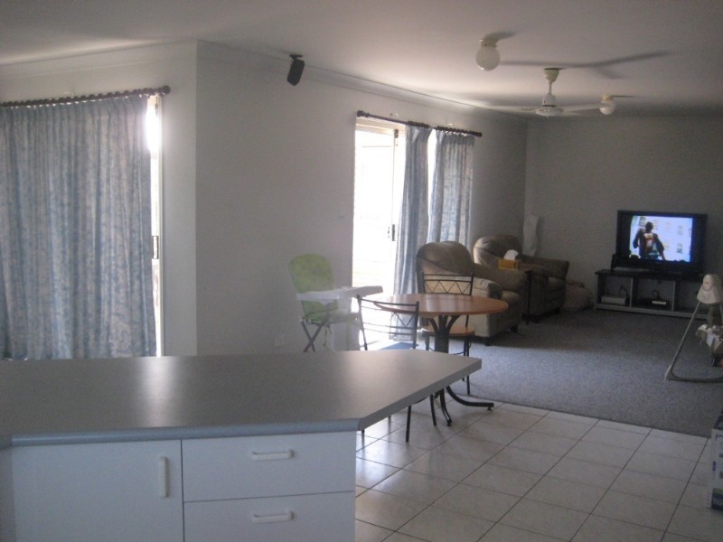 8 Overton Street, Calamvale QLD 4116