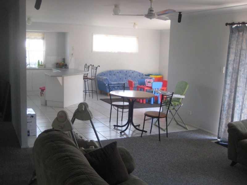 8 Overton Street, Calamvale QLD 4116