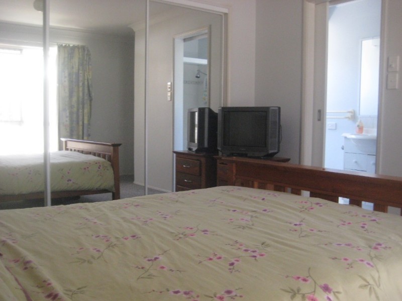 8 Overton Street, Calamvale QLD 4116