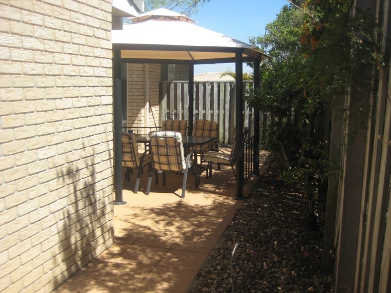 8 Overton Street, Calamvale QLD 4116