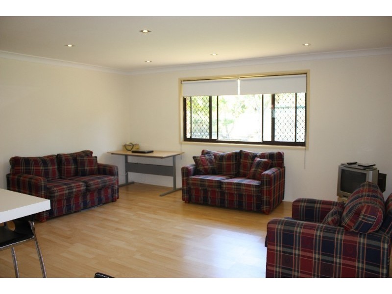 8 Warratina Street, Labrador QLD 4215