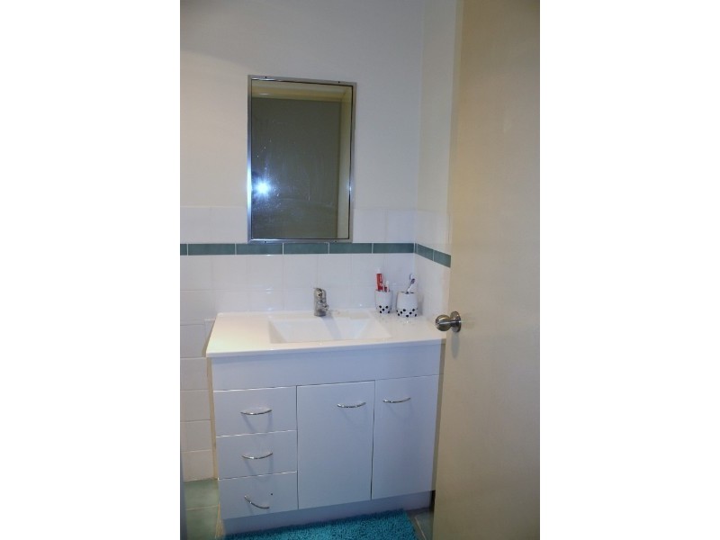 8 Warratina Street, Labrador QLD 4215