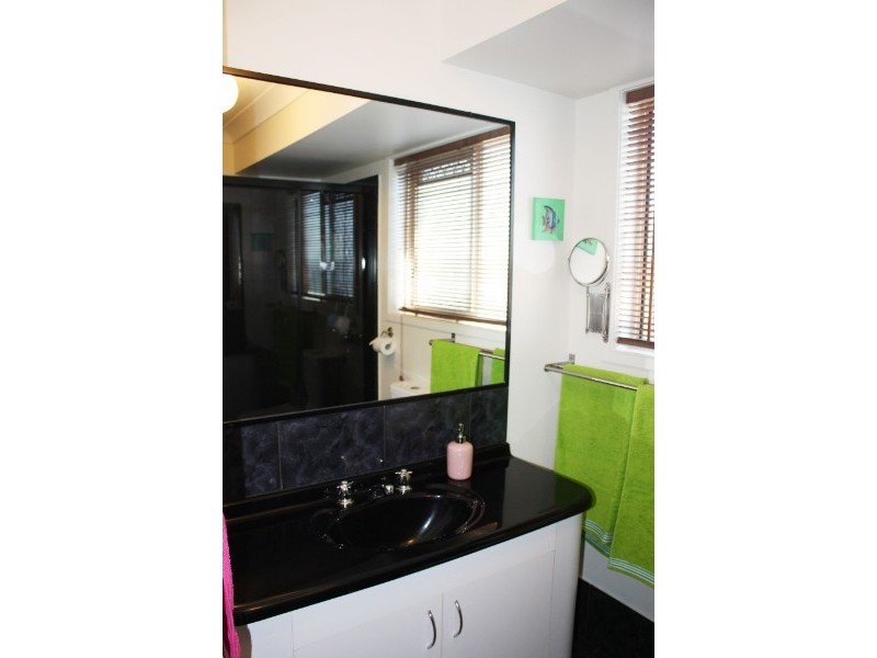 77 Lindfield Road, Helensvale QLD 4212