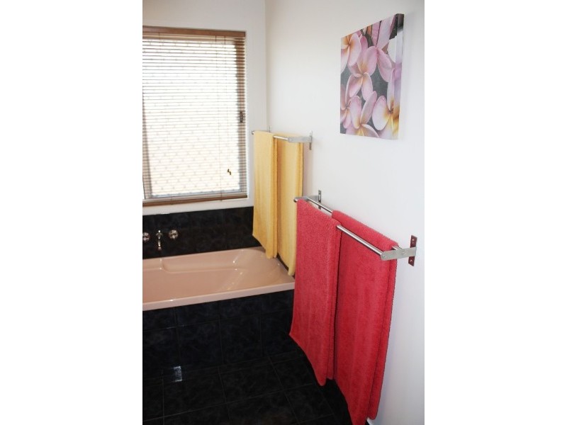 77 Lindfield Road, Helensvale QLD 4212