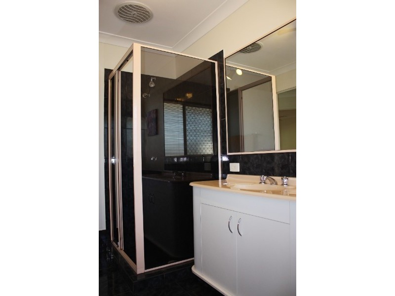 77 Lindfield Road, Helensvale QLD 4212