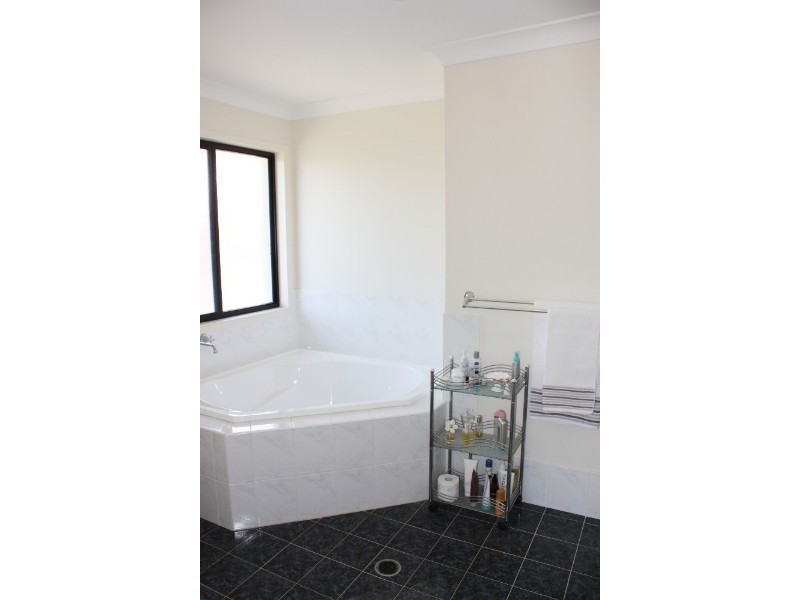 36 Gippsland Drive, Helensvale QLD 4212