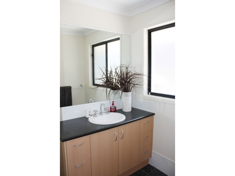 36 Gippsland Drive, Helensvale QLD 4212