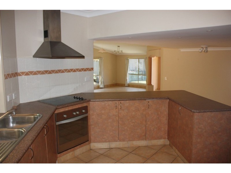 6 Gould Place, Pacific Pines QLD 4211