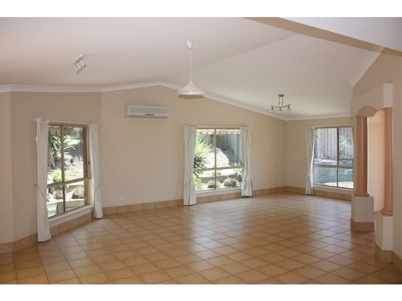 6 Gould Place, Pacific Pines QLD 4211