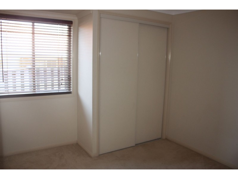 6 Gould Place, Pacific Pines QLD 4211