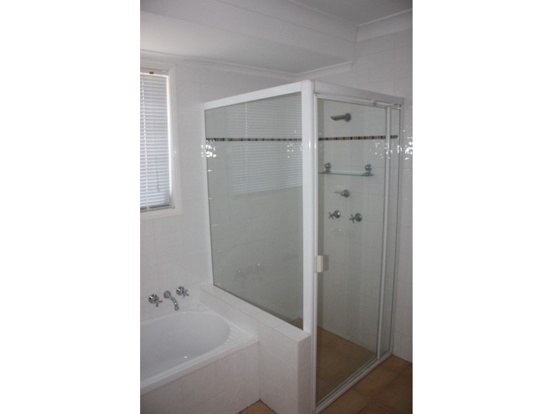 6 Gould Place, Pacific Pines QLD 4211