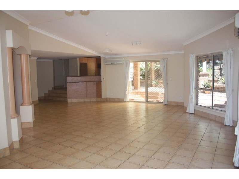 6 Gould Place, Pacific Pines QLD 4211