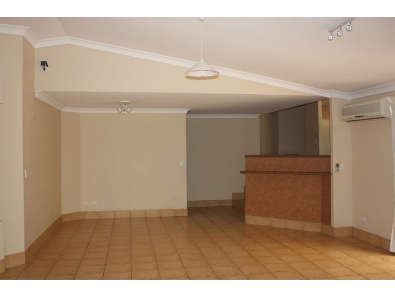 6 Gould Place, Pacific Pines QLD 4211